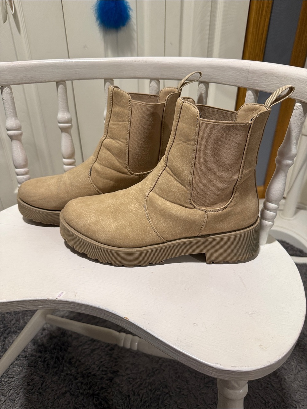 Women's Chunky Chelsea Ankle Boot in Tan